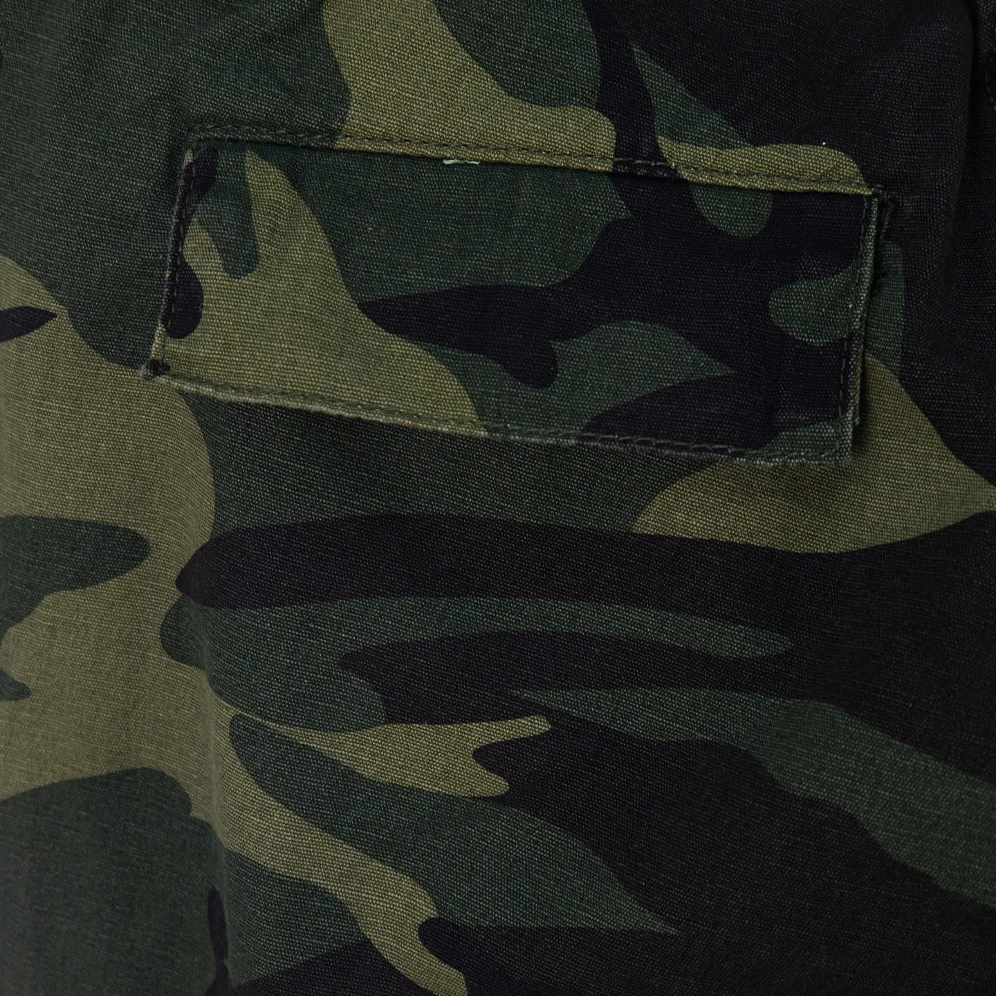 P250 Chrome Hearts Gallery 2025 new camouflage stitching multi-pocket couple bootcut jeans are a hot trend this season and are sought after by countless celebrities and fashionistas. The neat details of the cutting process add color to the playful fashion! The neat and meticulous design, and the well-fitting structure is unique. The upper body not only has outstanding recognition, but also looks younger and younger. A style with the ultimate wearing meaning and performance, gorgeous color matching, and the craftsmanship of this style is also extremely extraordinary. After the finished product is washed, it is disassembled and hand-made with sheepskin cross leather and then spliced ​​together to complete. The whole piece has too many craftsmanship to describe. It is decorated with patchwork cross flowers and high-waisted washed jeans! ! Absolutely high-end luxury product, a god-level single product, a super popular product, made by top heavy industry, a magic weapon that cannot be missed to hit the streets. Style number: 1846 Size: 28 30 32 34 36 Color: camouflage